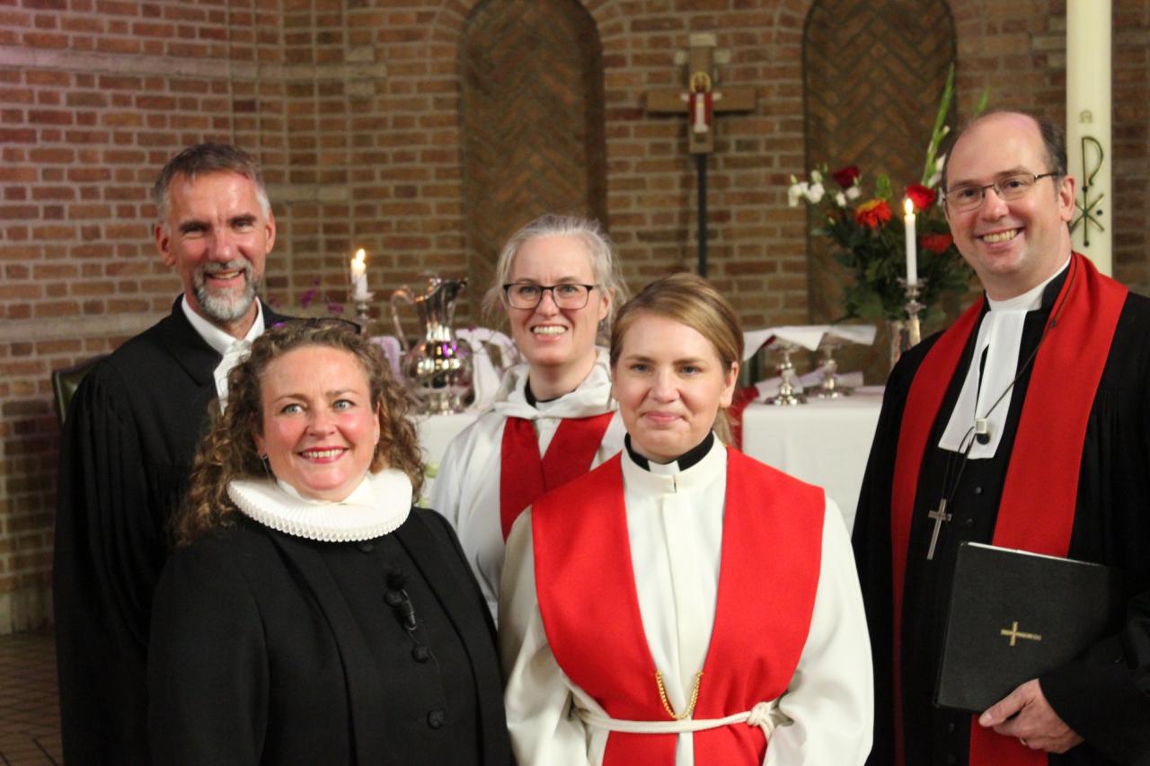 Maria en de andere voorgangers tijdens de Zeemanskerkendienst in Rotterdam