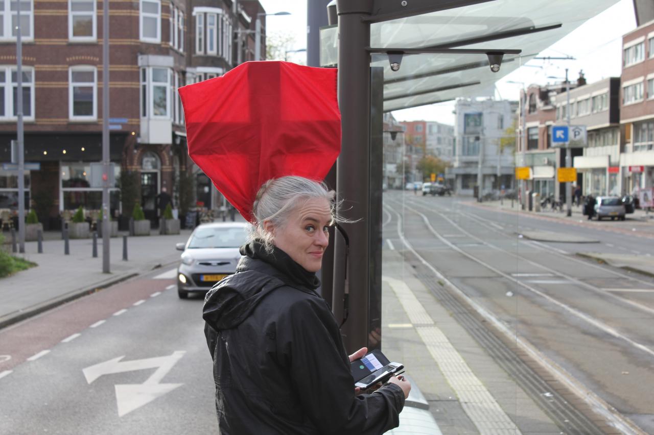 Met Jezus bij tramhalte Soetendaalseweg in Rotterdam-Noord